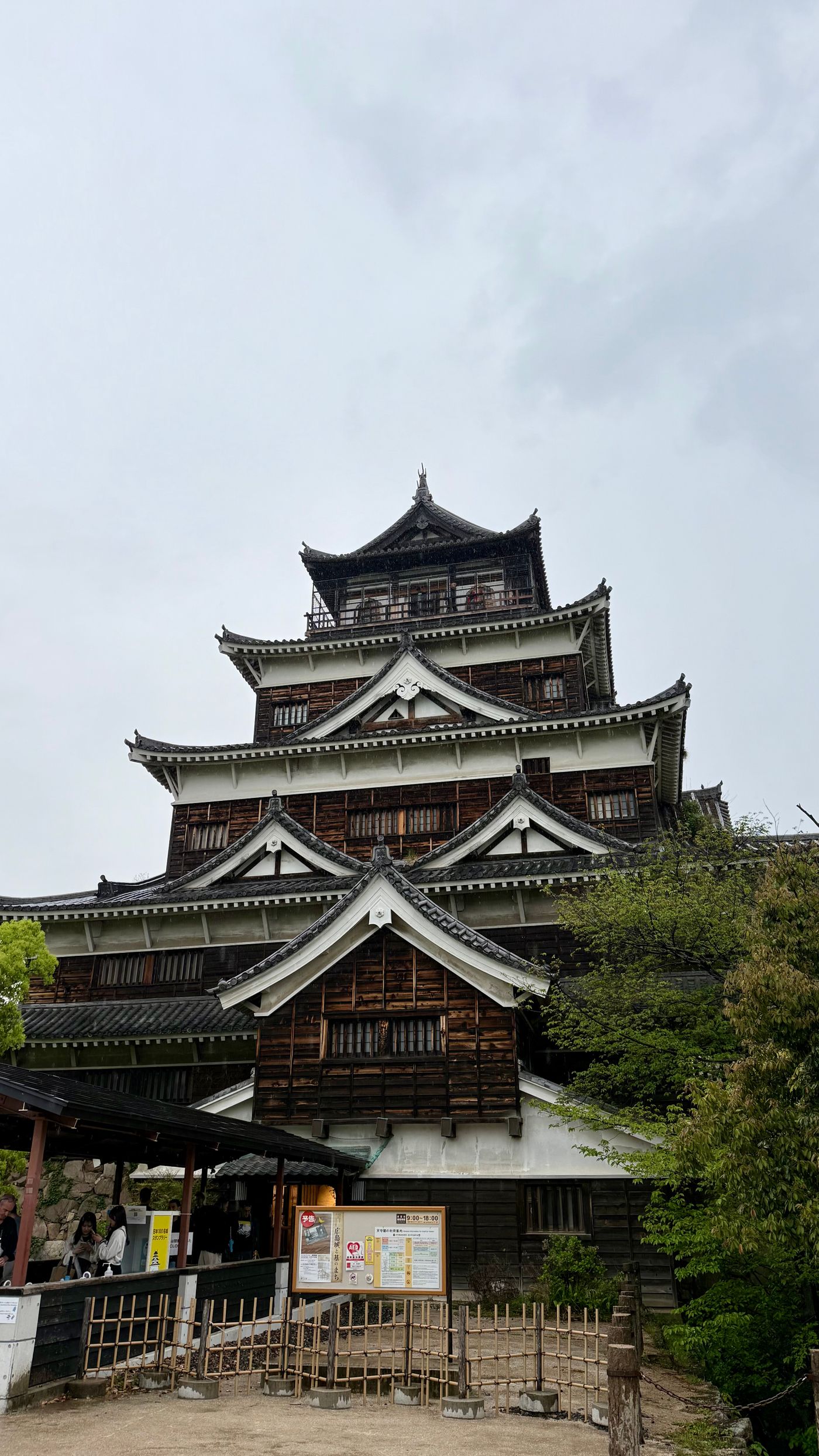 Menara kayu Istana Hiroshima
