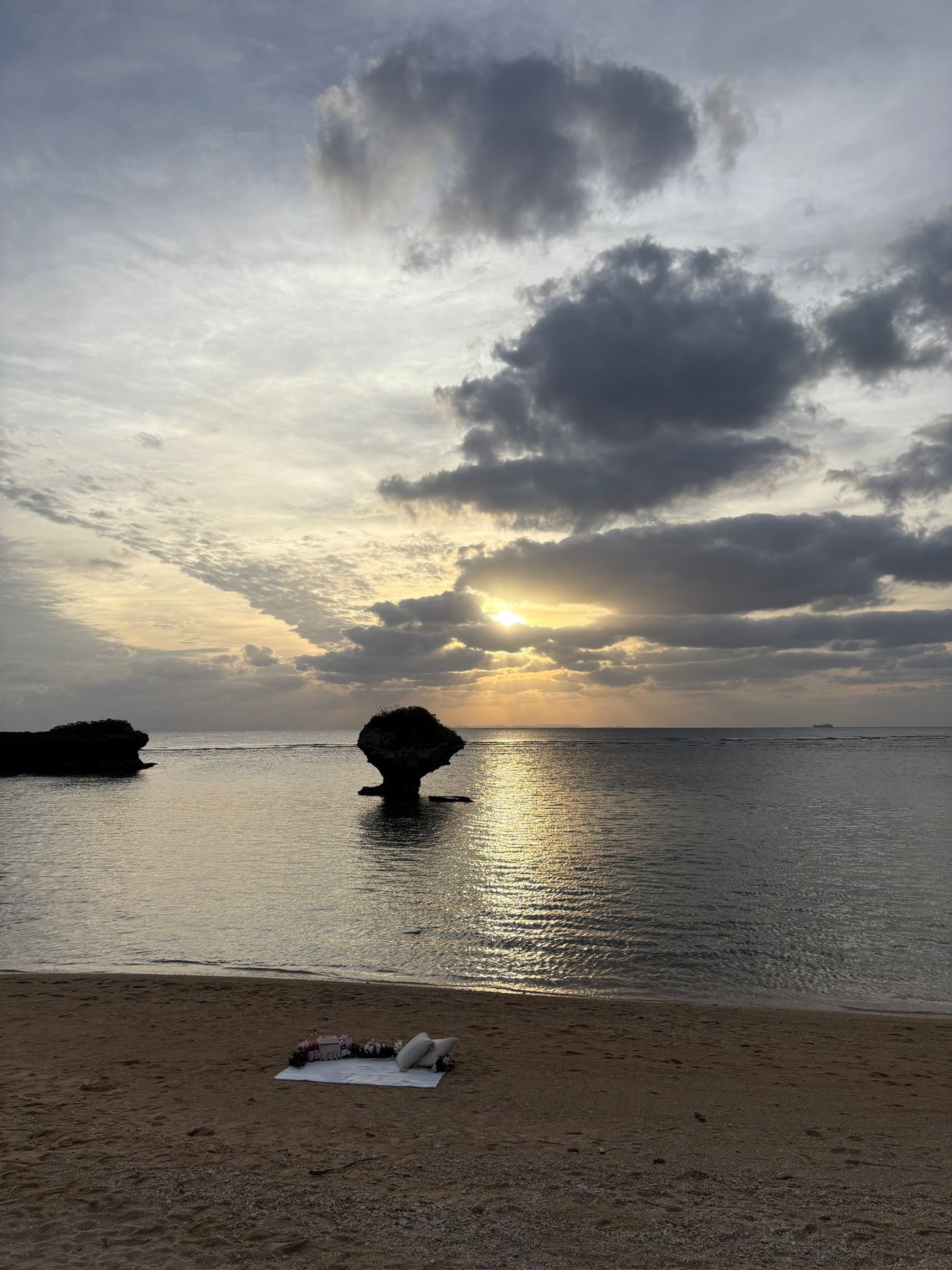 Senja di pantai Okinawa