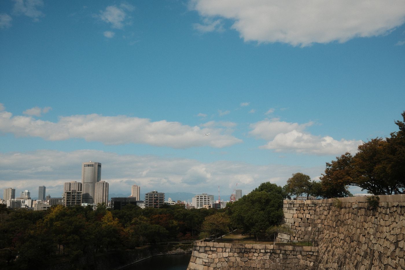 Tembok lama, Osaka moden